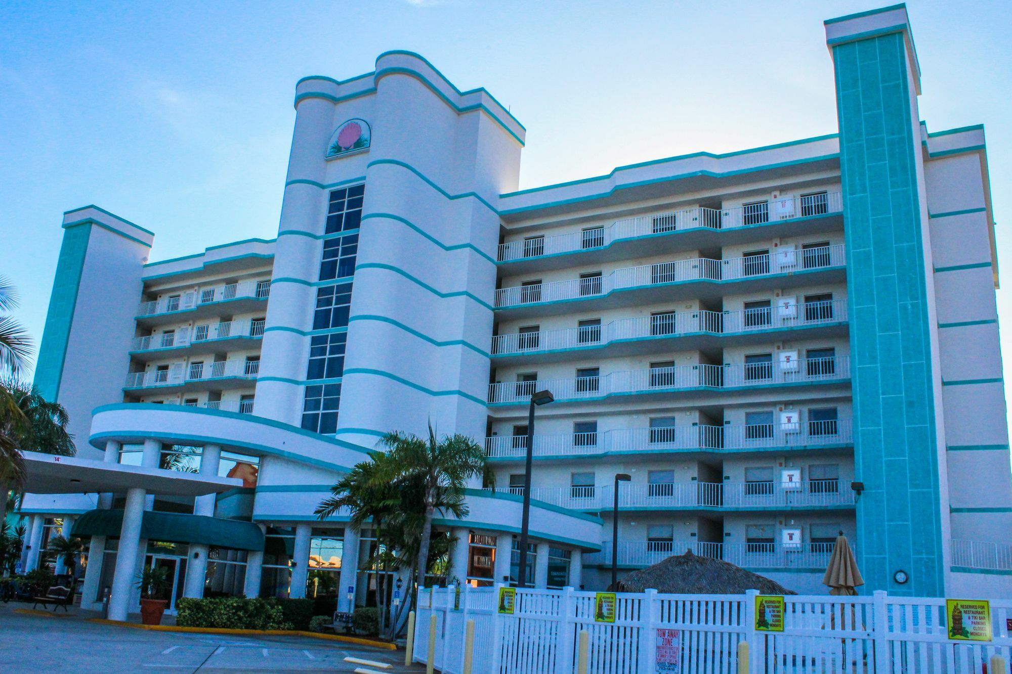 Discovery Beach Resort, A Vri Resort Cocoa Beach Exterior photo