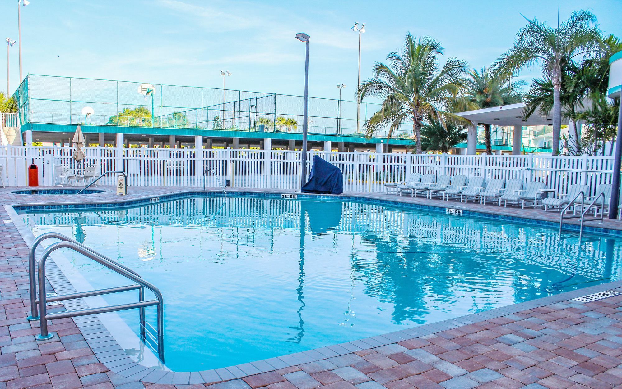 Discovery Beach Resort, A Vri Resort Cocoa Beach Exterior photo