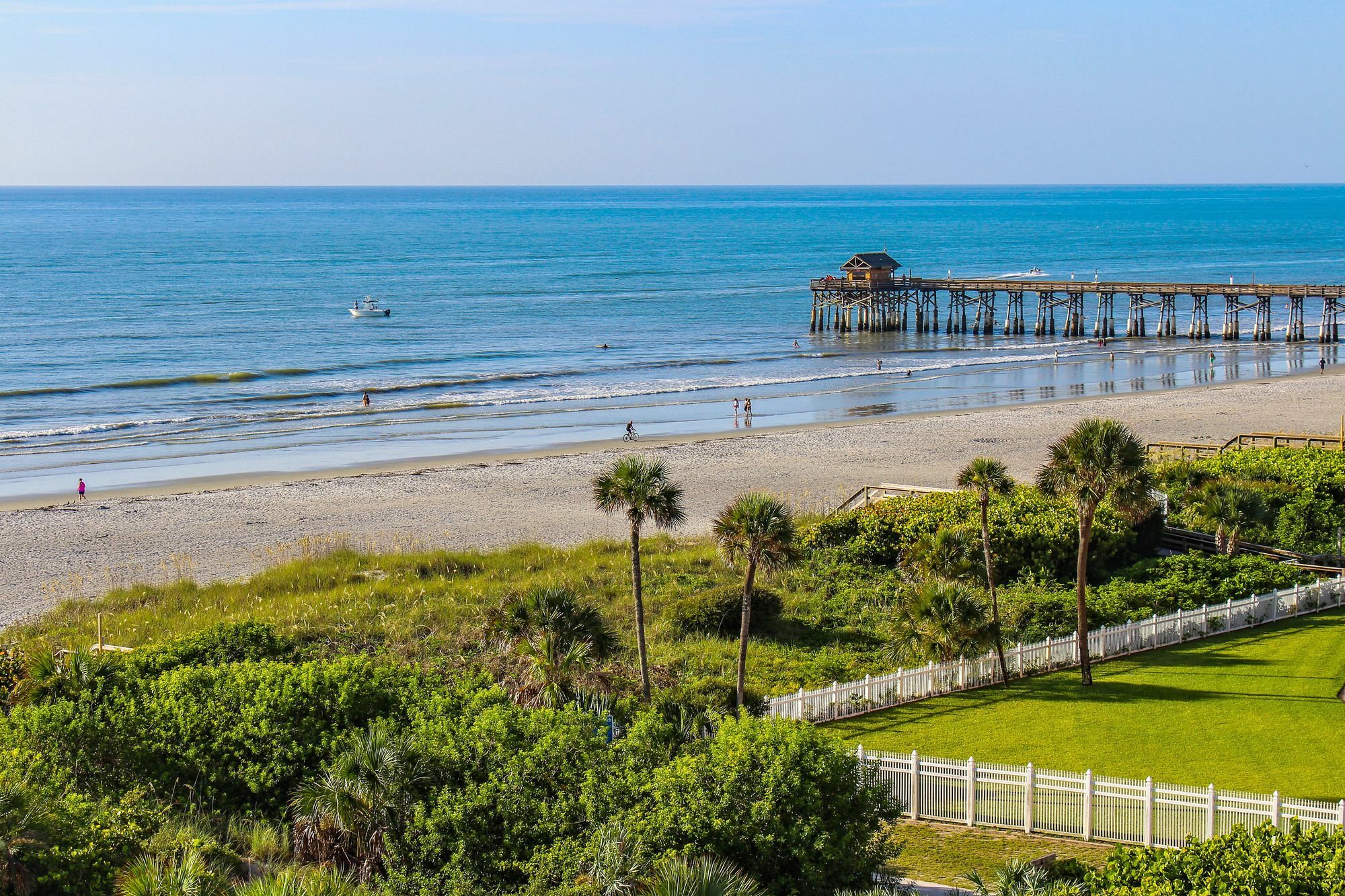 Discovery Beach Resort, A Vri Resort Cocoa Beach Exterior photo