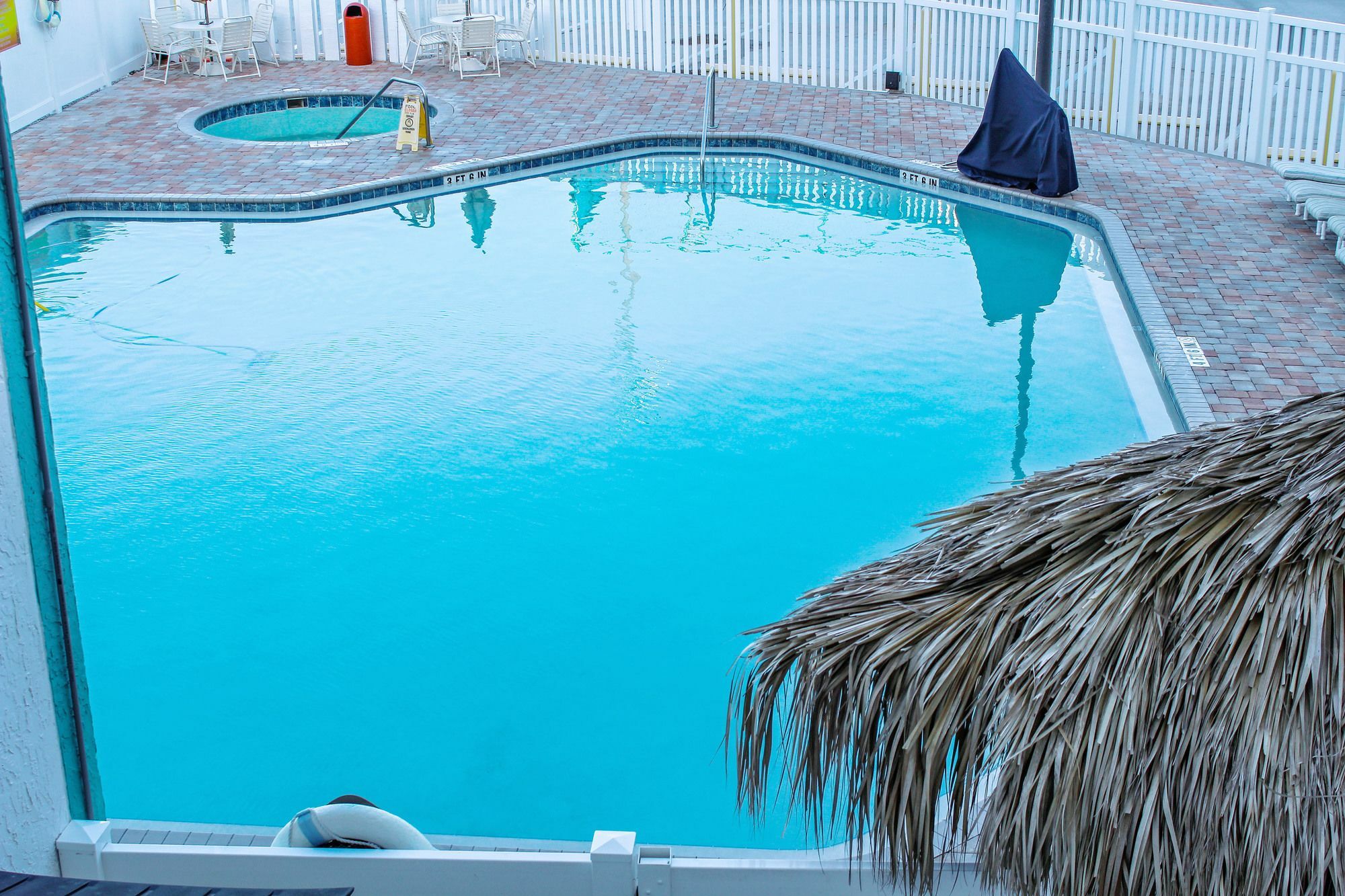 Discovery Beach Resort, A Vri Resort Cocoa Beach Exterior photo